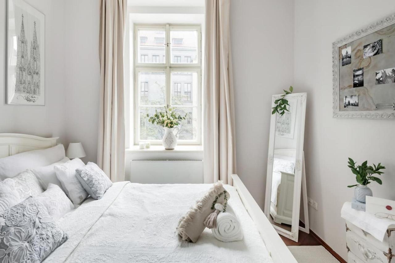 Old Town Square Apartment Прага Экстерьер фото
